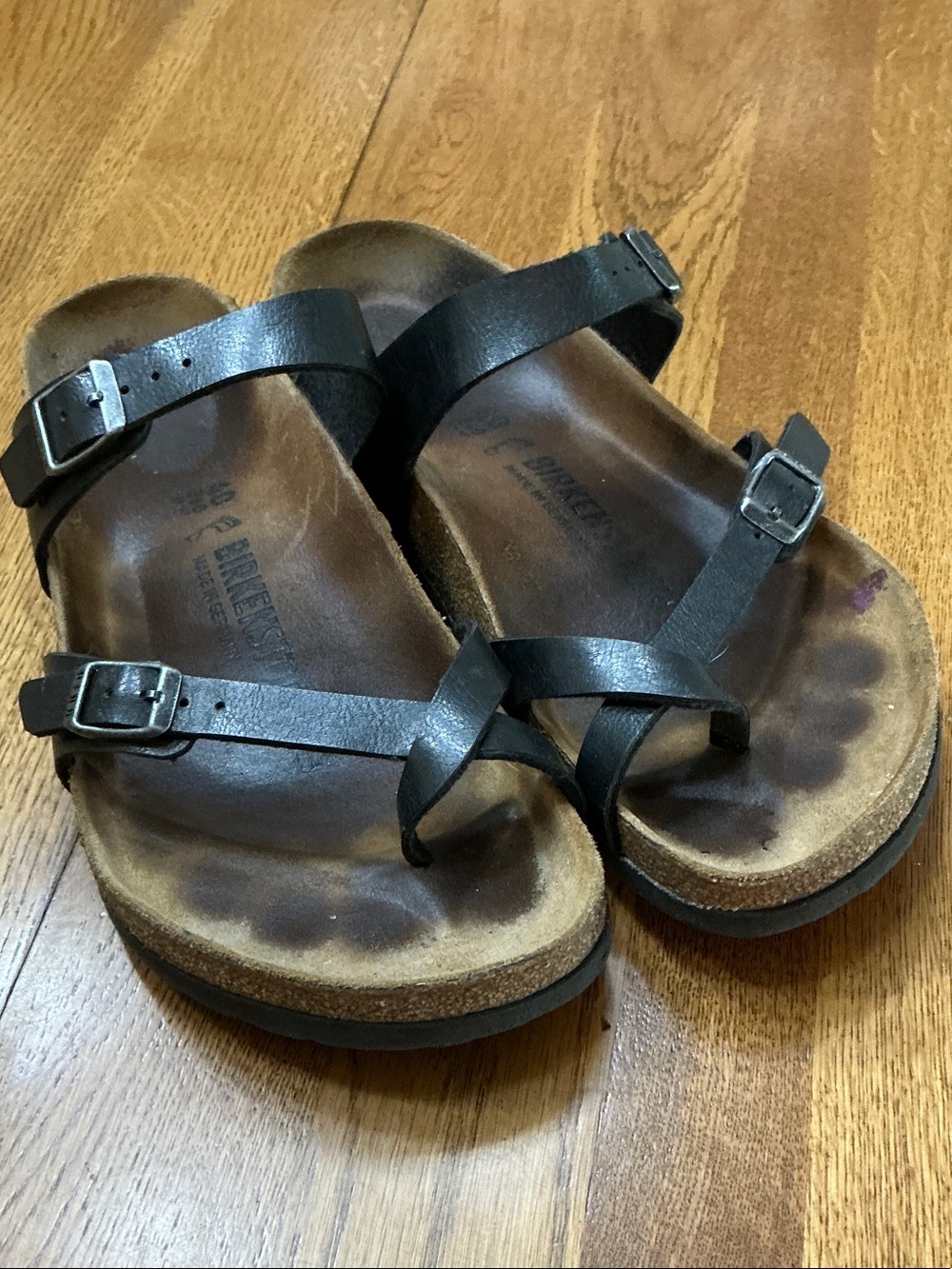 Woman’s Birkenstock Mayari in black. Size 40. Gently worn. Crisscross strap.